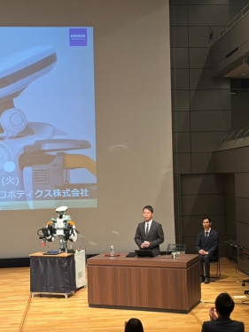 会場の学生たちの期待に応えるように、丁寧に説明してくださいました